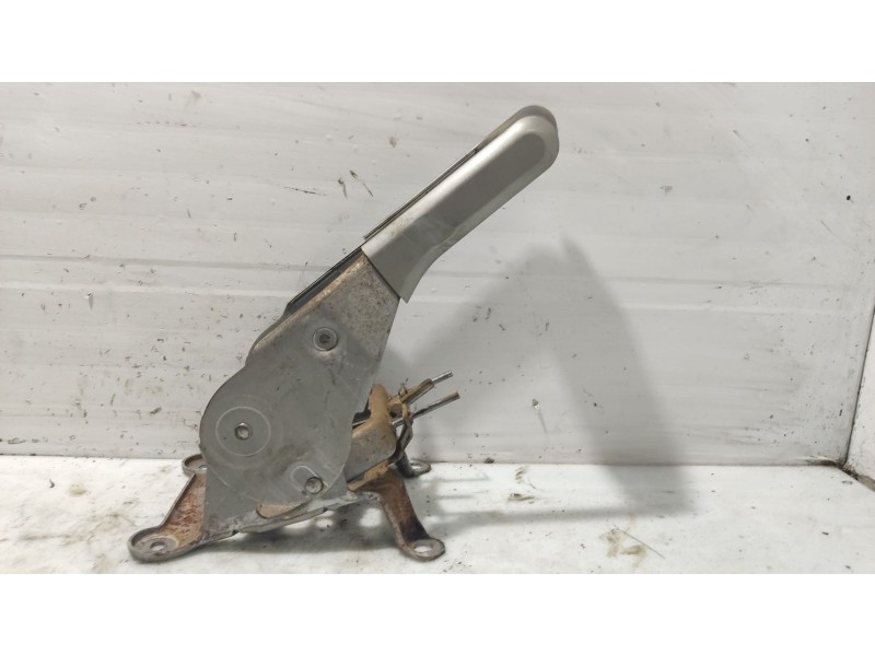 Recambio de palanca freno de mano para renault megane ii berlina 5p referencia OEM IAM 8200540735  