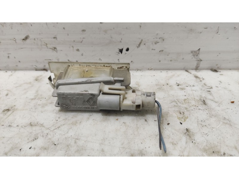 Recambio de piloto matricula para renault megane ii berlina 5p referencia OEM IAM 770079163  