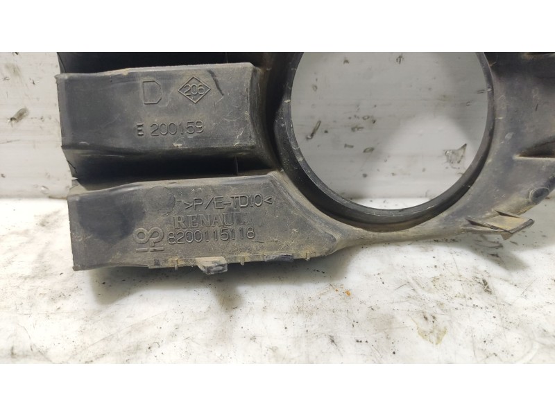 Recambio de rejilla delantera para renault megane ii berlina 5p referencia OEM IAM 8200115118  