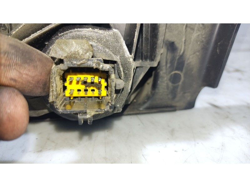 Recambio de retrovisor derecho para renault megane ii berlina 5p referencia OEM IAM 7701068375  