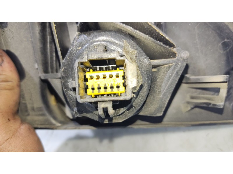 Recambio de retrovisor izquierdo para renault megane ii berlina 5p referencia OEM IAM 7701068373  