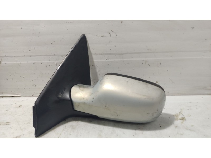 Recambio de retrovisor izquierdo para renault megane ii berlina 5p referencia OEM IAM 7701068373  