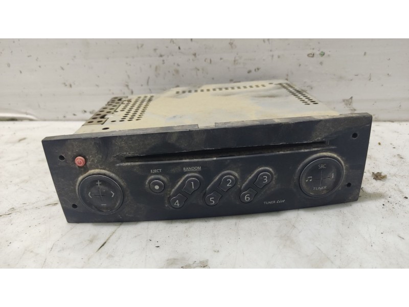 Recambio de sistema audio / radio cd para renault megane ii berlina 5p referencia OEM IAM 8200256141  