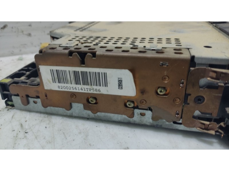 Recambio de sistema audio / radio cd para renault megane ii berlina 5p referencia OEM IAM 8200256141  