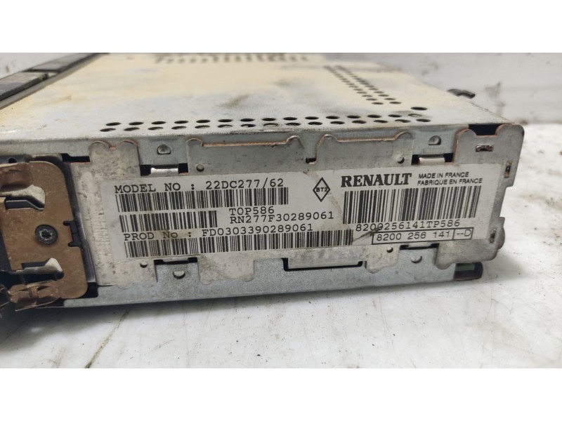 Recambio de sistema audio / radio cd para renault megane ii berlina 5p referencia OEM IAM 8200256141  