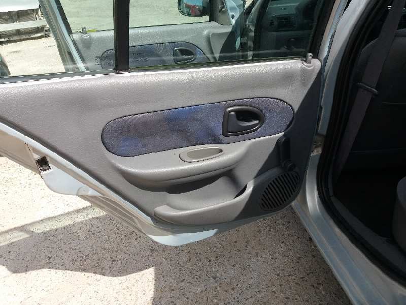 renault clio ii fase ii (b/cb0) 1.2   |   0.01 - ... | 2001 | 58 cv / 43 kw del año 2001