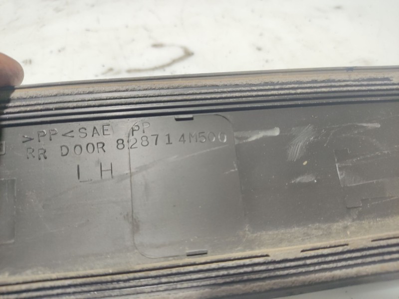 Recambio de moldura para nissan almera ii (n16) 2.2 di referencia OEM IAM   