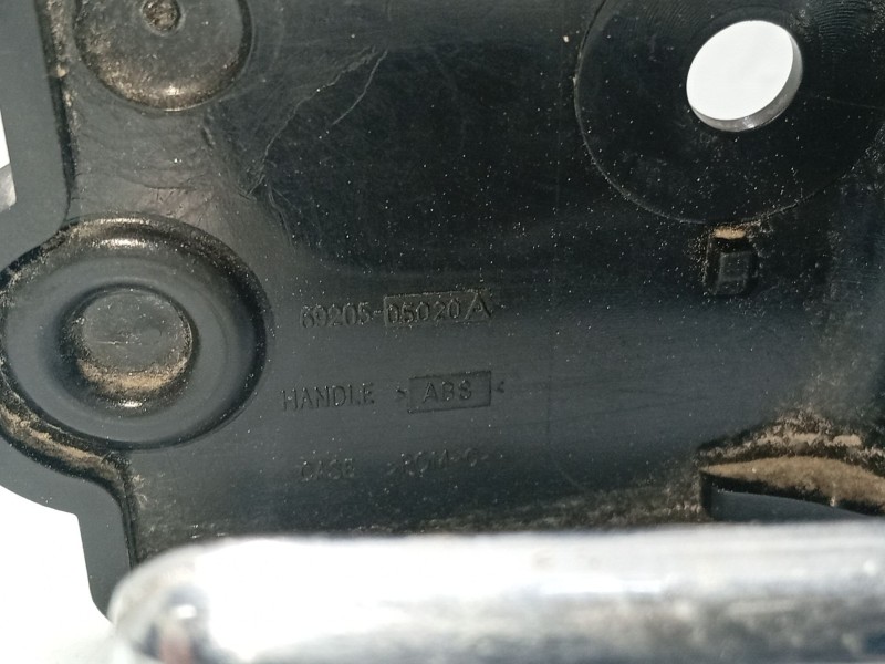 Recambio de maneta interior trasera derecha para toyota avensis t22 referencia OEM IAM 6923005051  