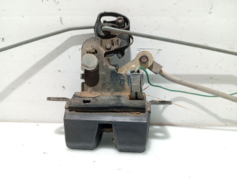 Recambio de cerradura maletero / porton para hyundai accent (mc) referencia OEM IAM 812301E210  