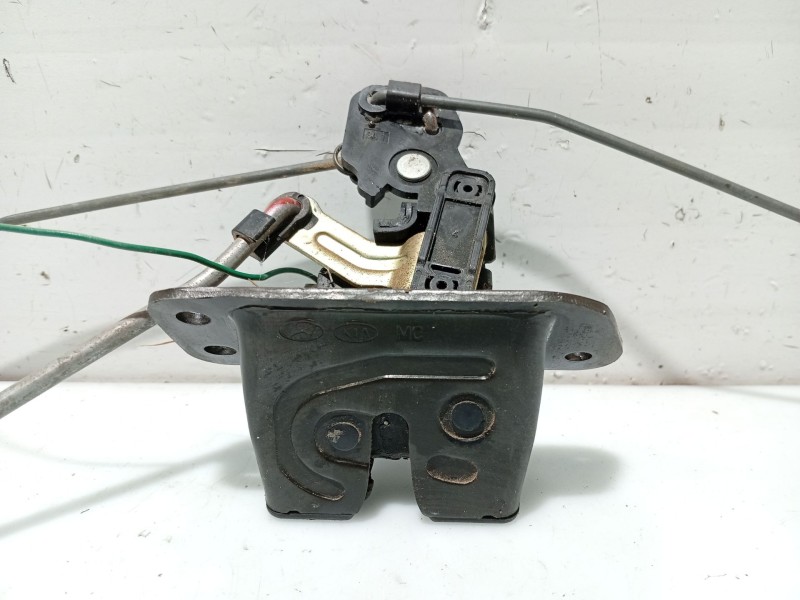 Recambio de cerradura maletero / porton para hyundai accent (mc) referencia OEM IAM 812301E210  