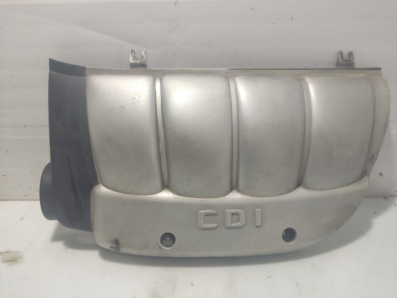 Recambio de tapa motor para mercedes-benz clase c (w203) berlina referencia OEM IAM A6110101167  