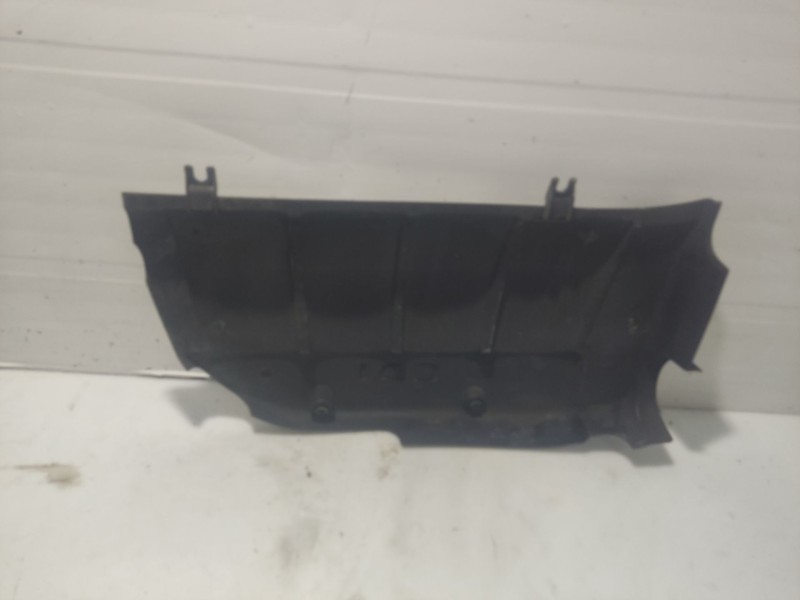 Recambio de tapa motor para mercedes-benz clase c (w203) berlina referencia OEM IAM A6110101167  