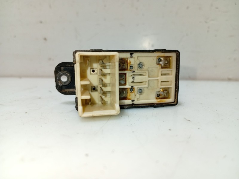 Recambio de mando elevalunas delantero derecho para hyundai accent (mc) referencia OEM IAM 935782D000  