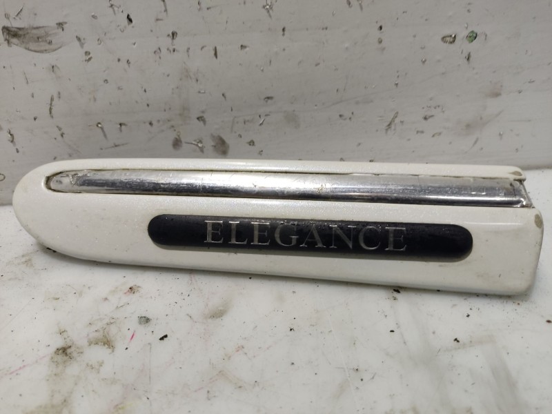 Recambio de moldura para mercedes-benz clase c (w203) berlina referencia OEM IAM A2036904  