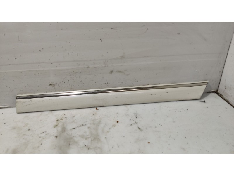 Recambio de moldura para mercedes-benz clase c (w203) berlina referencia OEM IAM A2036905162  