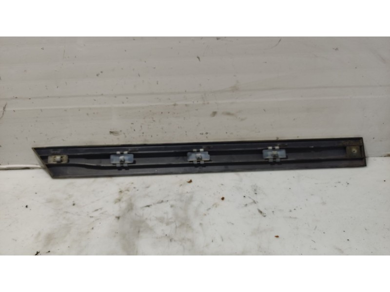 Recambio de moldura para mercedes-benz clase c (w203) berlina referencia OEM IAM A2036905162  