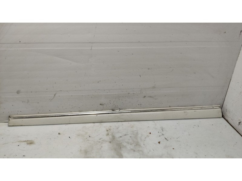 Recambio de moldura para mercedes-benz clase c (w203) berlina referencia OEM IAM A2036904962  