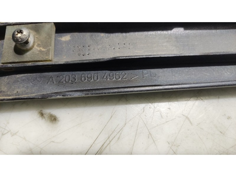 Recambio de moldura para mercedes-benz clase c (w203) berlina referencia OEM IAM A2036904962  