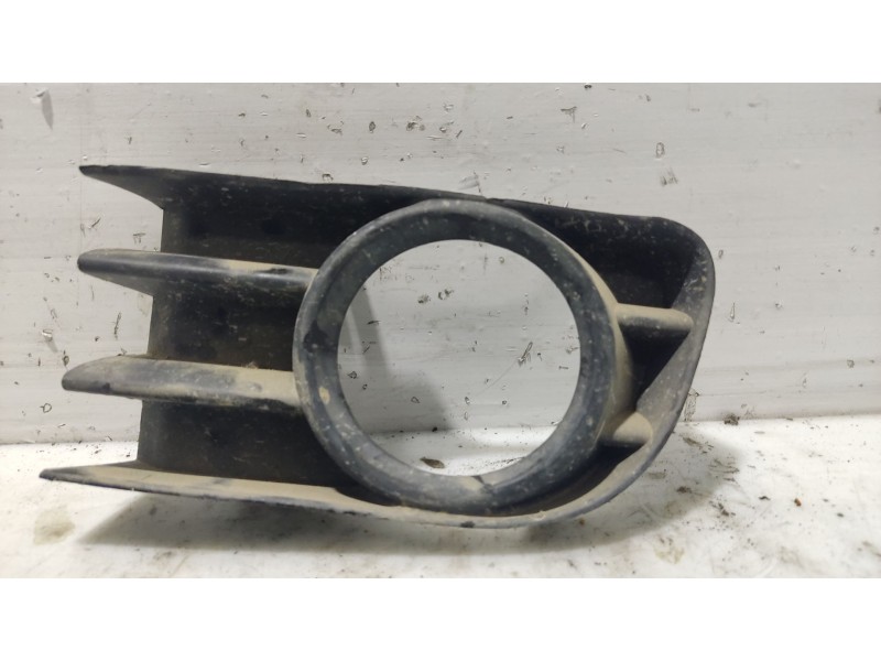 Recambio de rejilla delantera para renault megane ii berlina 5p referencia OEM IAM 8200115117  