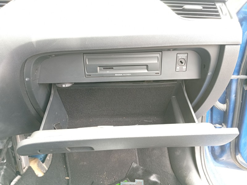 Recambio de guantera para skoda octavia iii (5e3, nl3, nr3) 1.6 tdi referencia OEM IAM 5E1857121A9B9  