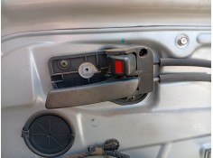 Recambio de maneta interior delantera derecha para kia carens iii monospace (un) 2.0 crdi 140 referencia OEM IAM 826201D020 8262