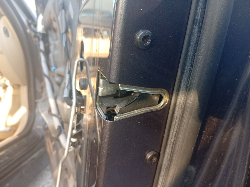 Recambio de cerradura puerta delantera derecha para bmw 3 (e90) 320 d referencia OEM IAM 51217202146  