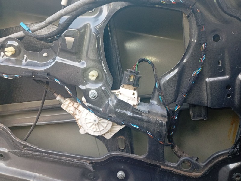 Recambio de elevalunas delantero izquierdo para bmw 3 (e90) 320 d referencia OEM IAM 51337140587  