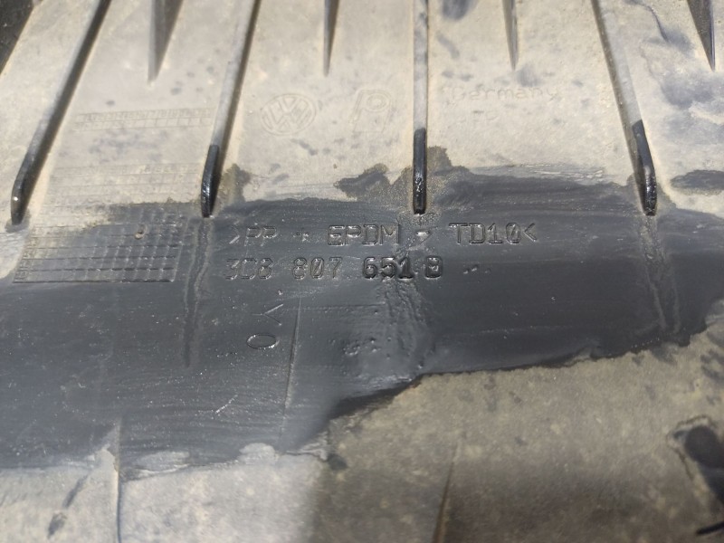 Recambio de moldura para volkswagen passat cc (357) referencia OEM IAM 3C8807651B  