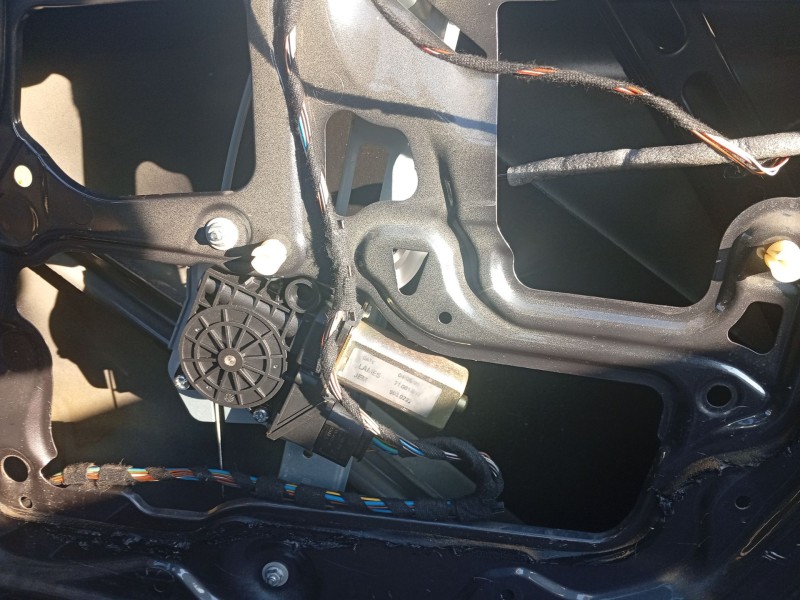 Recambio de elevalunas trasero derecho para bmw 3 (e90) 320 d referencia OEM IAM 51357140590  