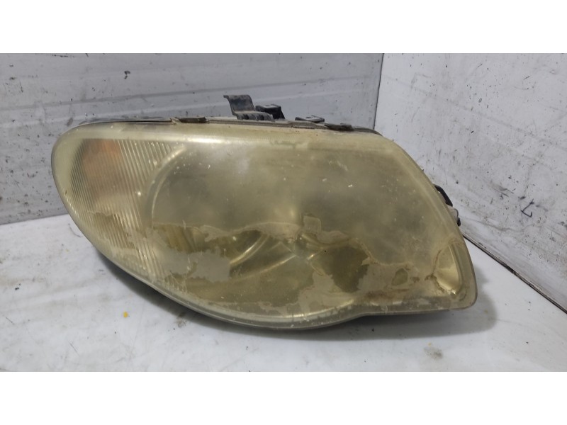 Recambio de faro derecho para chrysler voyager (rg) 2.8 crd cat referencia OEM IAM 04857830ABH  240200000