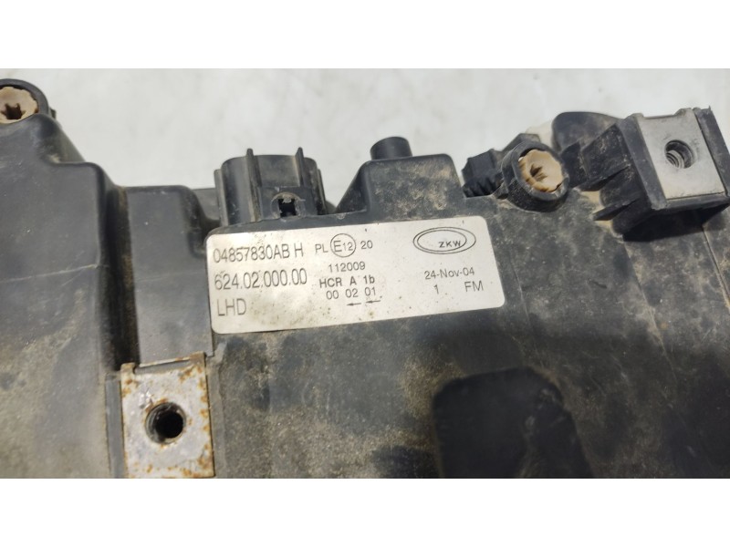Recambio de faro derecho para chrysler voyager (rg) 2.8 crd cat referencia OEM IAM 04857830ABH  240200000