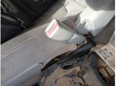 Recambio de anclaje cinturon delantero derecho para kia carens iii monospace (un) 2.0 crdi 140 referencia OEM IAM 888401D010 888