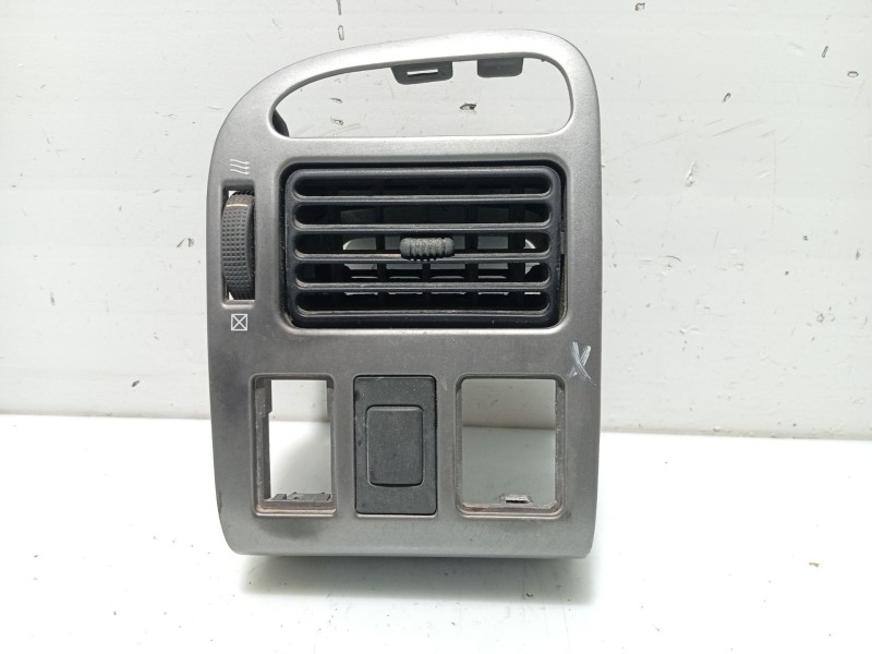 Recambio de aireador calefaccion para toyota avensis t22 referencia OEM IAM 5568605030  