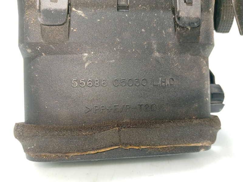 Recambio de aireador calefaccion para toyota avensis t22 referencia OEM IAM 5568605030  