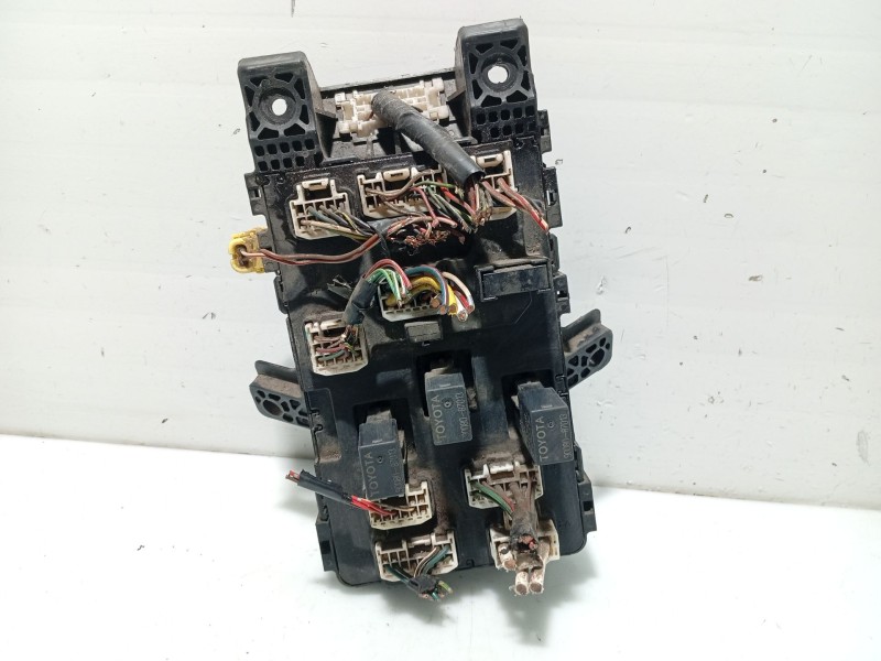 Recambio de caja reles / fusibles para toyota avensis t22 referencia OEM IAM 8273005020 8264105011 