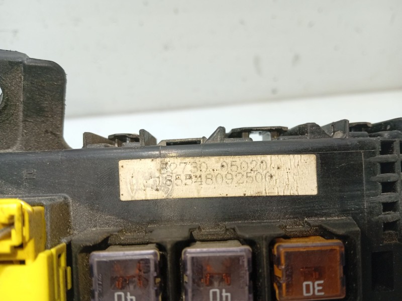 Recambio de caja reles / fusibles para toyota avensis t22 referencia OEM IAM 8273005020 8264105011 