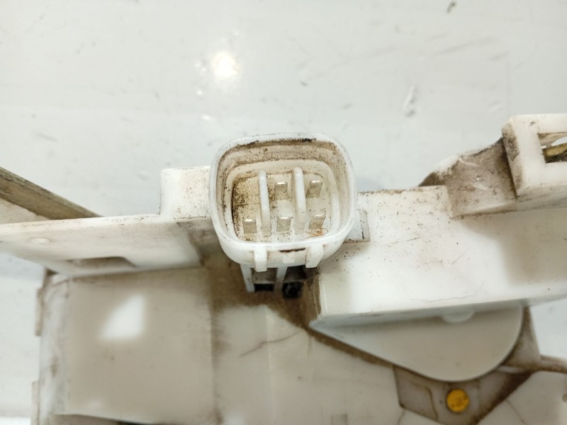 Recambio de cerradura puerta delantera derecha para toyota avensis t22 referencia OEM IAM 6903005071  