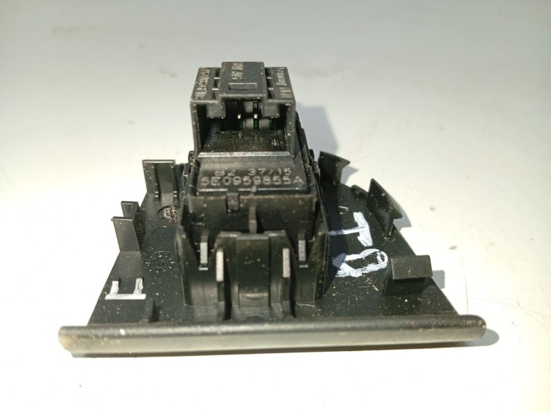 Recambio de mando elevalunas trasero derecho para skoda octavia iii (5e3, nl3, nr3) 1.6 tdi referencia OEM IAM 5E0959855A  