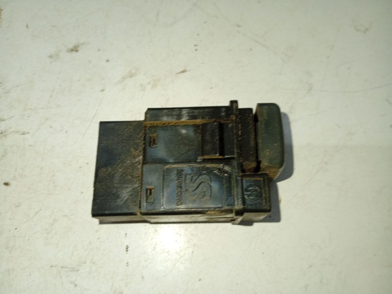 Recambio de interruptor para ssangyong korando referencia OEM IAM 930820  