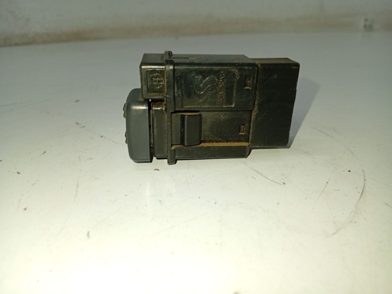 Recambio de interruptor para ssangyong korando referencia OEM IAM 8525003500  