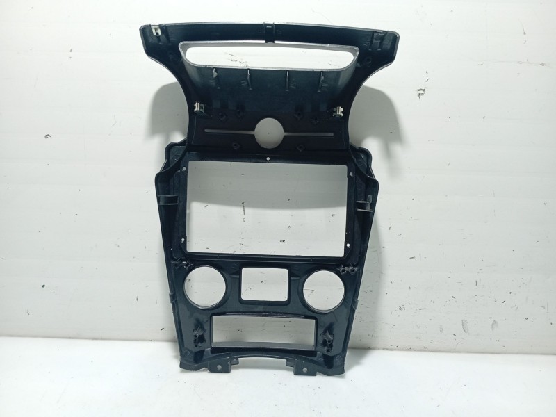 Recambio de moldura para kia carens iii monospace (un) 2.0 crdi 140 referencia OEM IAM 80469848  