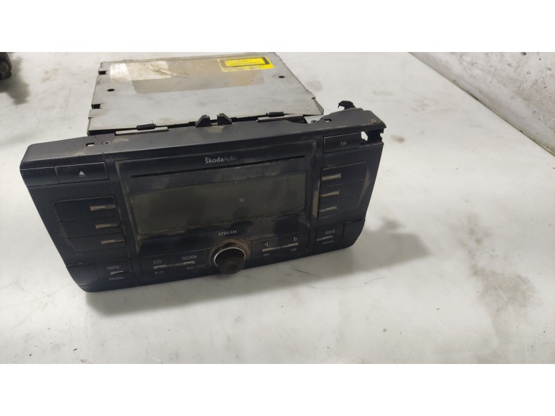Recambio de sistema audio / radio cd para skoda octavia berlina (1z3) active referencia OEM IAM 1Z0035161A  