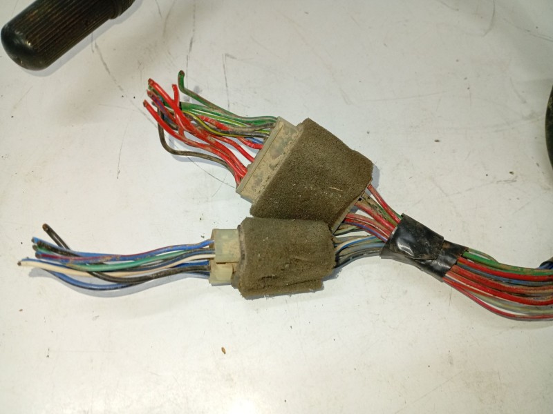 Recambio de mando volante para ssangyong korando referencia OEM IAM 01895MV  