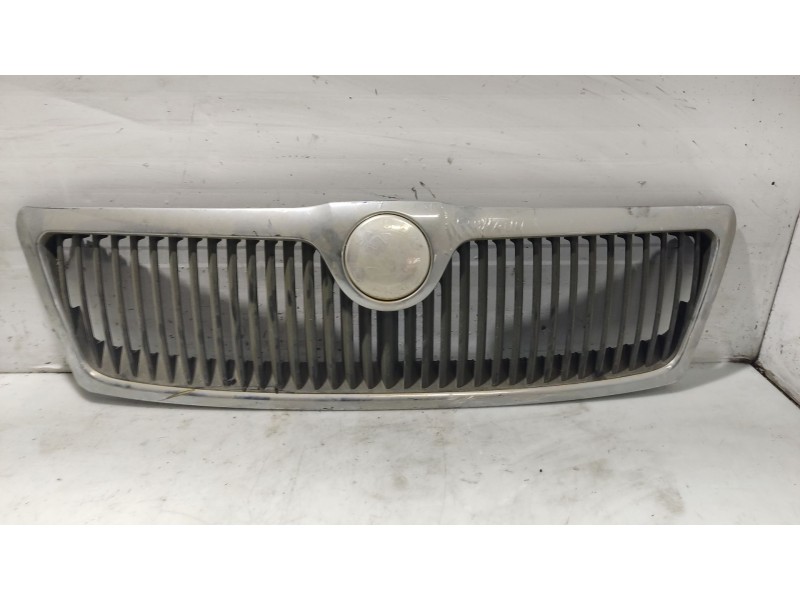 Recambio de calandra delantera de radiador para skoda octavia berlina (1z3) active referencia OEM IAM 1Z0853668B41  