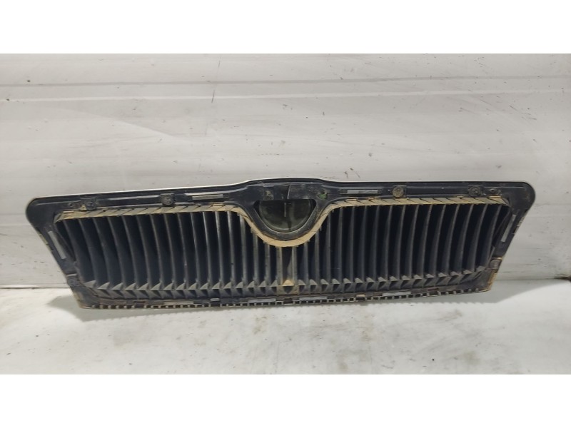 Recambio de calandra delantera de radiador para skoda octavia berlina (1z3) active referencia OEM IAM 1Z0853668B41  