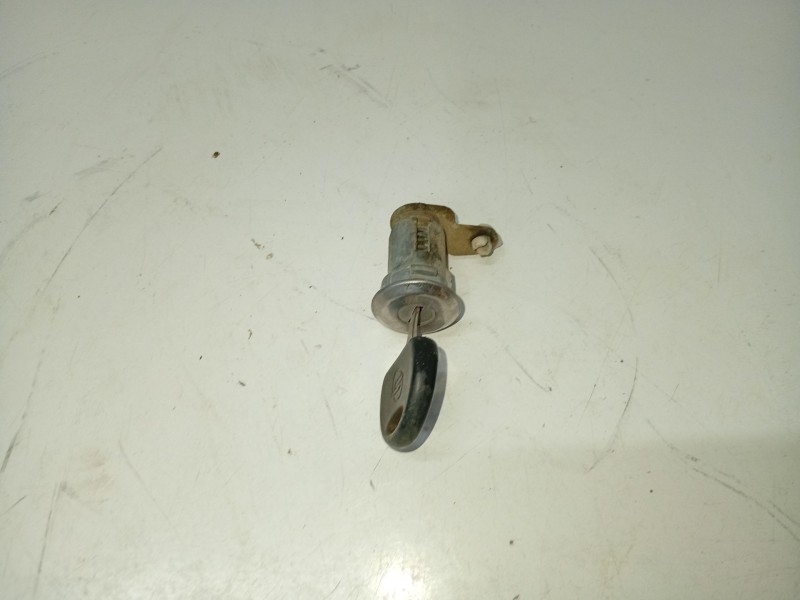 Recambio de bombin puerta delantera izquierda para ssangyong korando referencia OEM IAM 01895BPI  