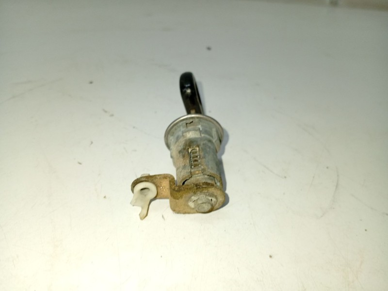 Recambio de bombin puerta delantera izquierda para ssangyong korando referencia OEM IAM 01895BPI  