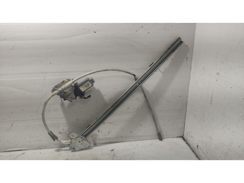 Recambio de elevalunas delantero izquierdo para renault master ii phase 2 caja cerrada referencia OEM IAM 8200467971  