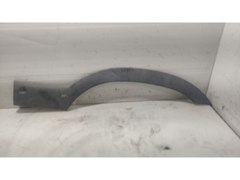 Recambio de moldura para renault master ii phase 2 caja cerrada referencia OEM IAM 7701692572  