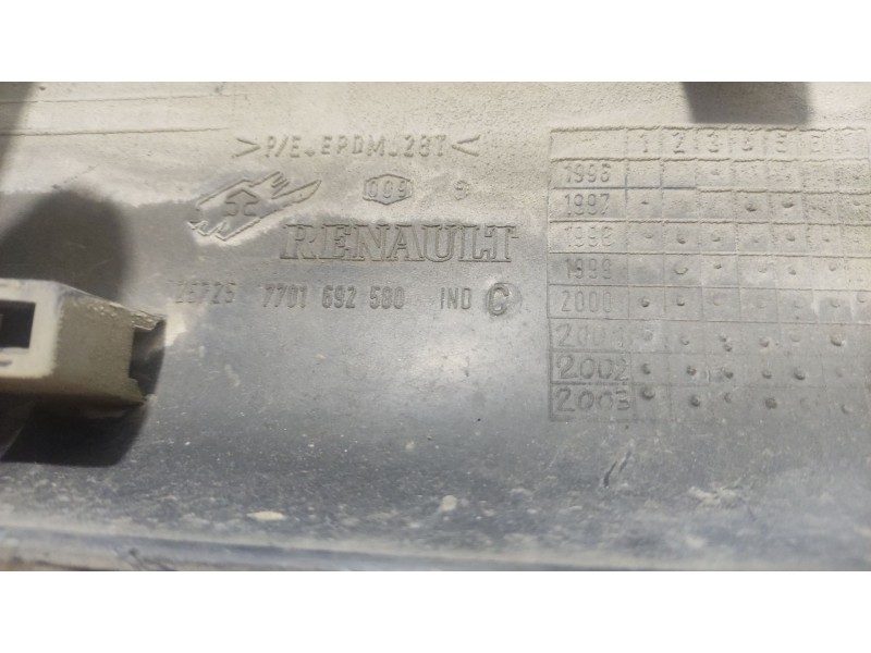 Recambio de moldura para renault master ii phase 2 caja cerrada referencia OEM IAM 7701692580  
